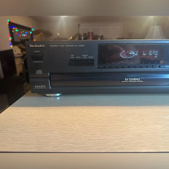 Technics SL-PD687 Compact Disc Changer - 5 Disc -  Black - Tested *NEW BELTS* - Picture 2 of 10
